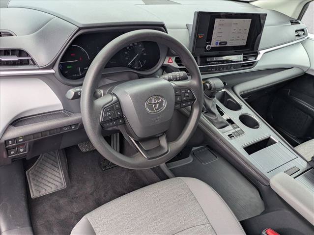 Used 2025 Toyota Sienna LE w/ LE Plus Package AWD/4WD image 10
