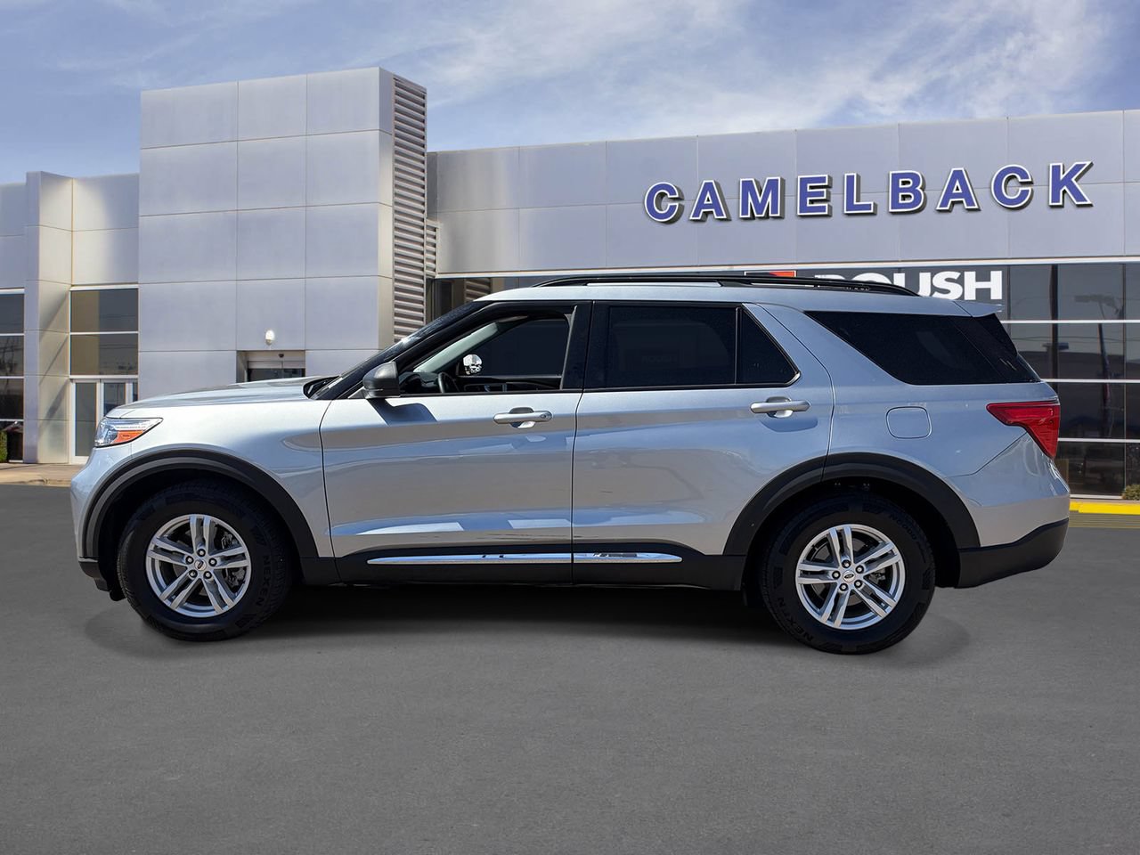 Certified 2023 Ford Explorer XLT RWD image 3