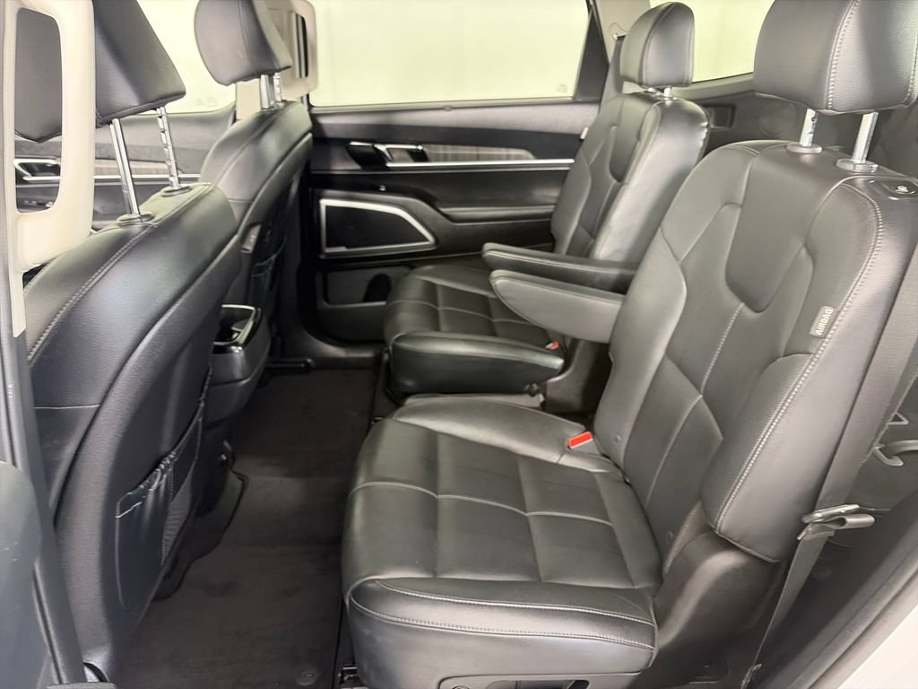 Used 2023 Kia Telluride EX w/ EX Captain's Chair Package AWD/4WD image 13