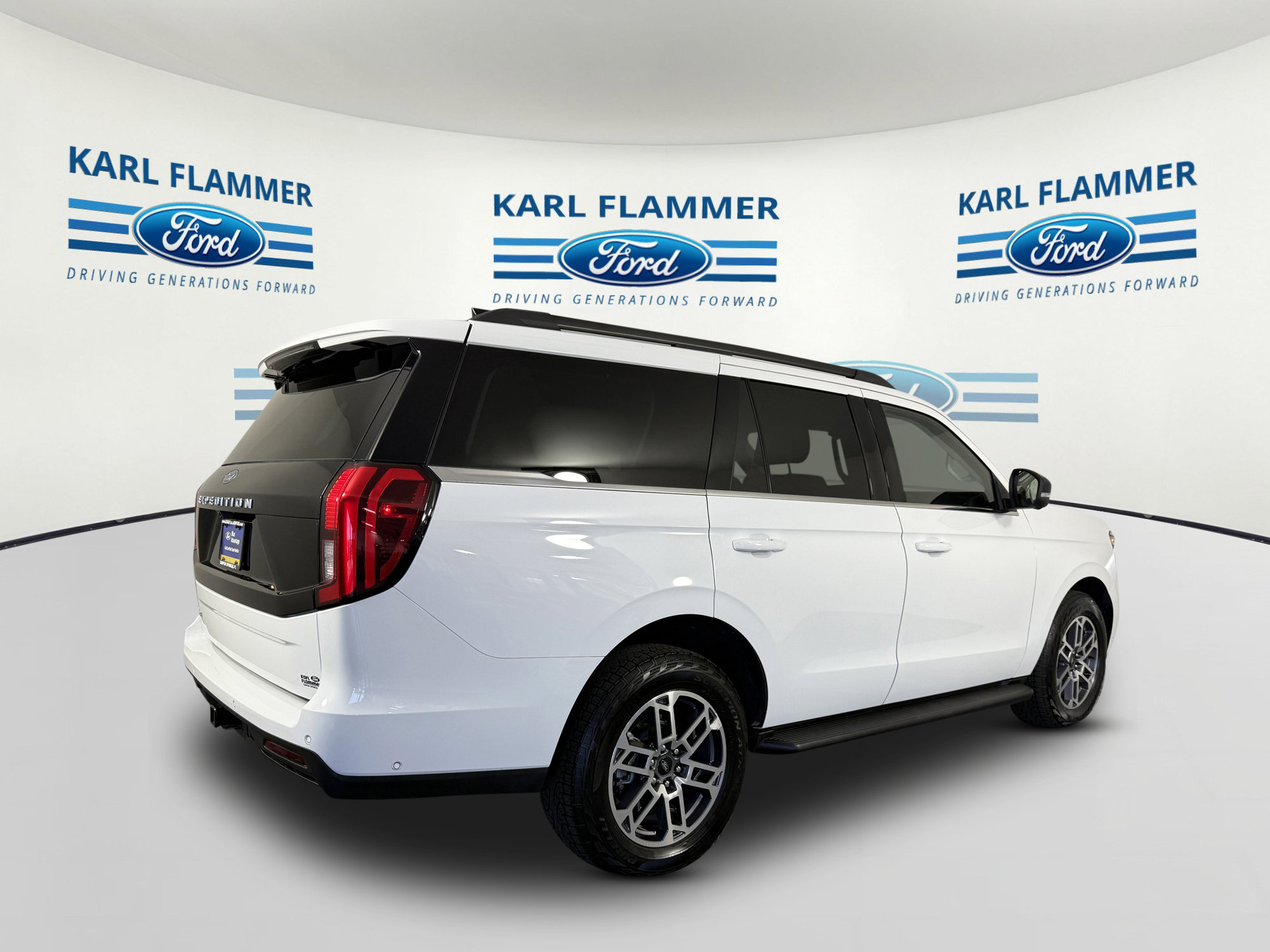 Certified 2025 Ford Expedition Active AWD/4WD image 3