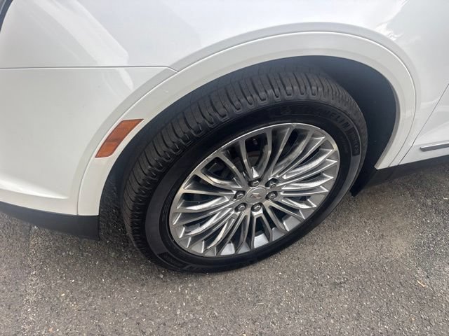 Used 2018 Cadillac XT5 Luxury w/ Driver Awareness Package AWD/4WD image 7
