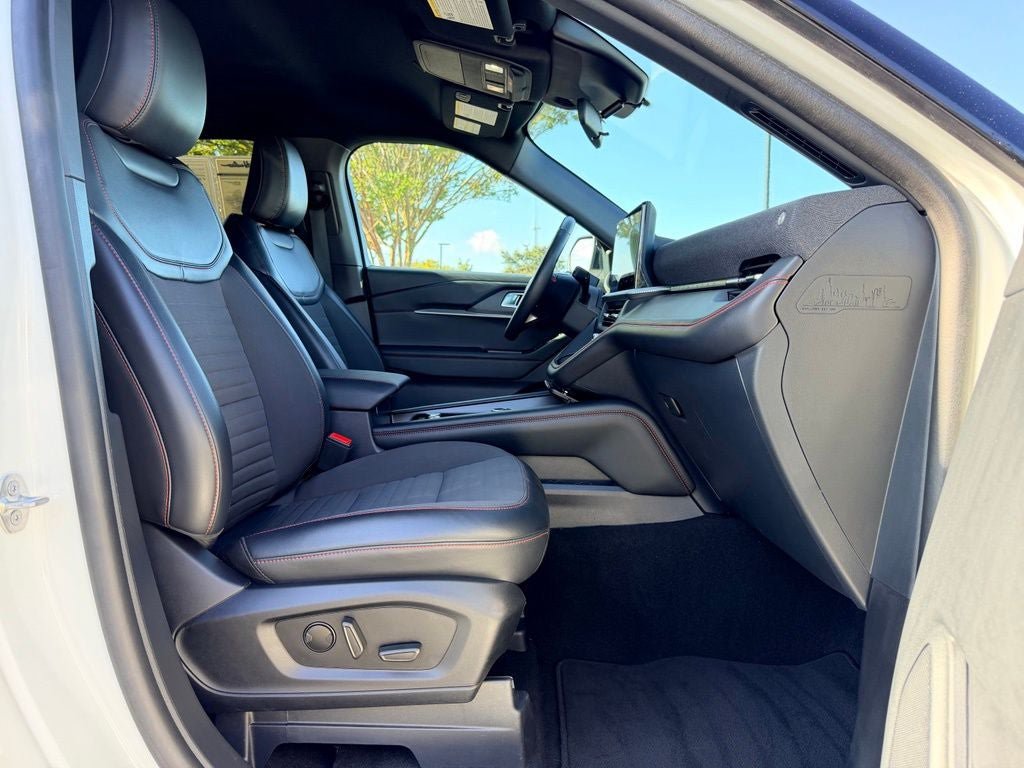Certified 2025 Ford Explorer ST-Line AWD/4WD image 14
