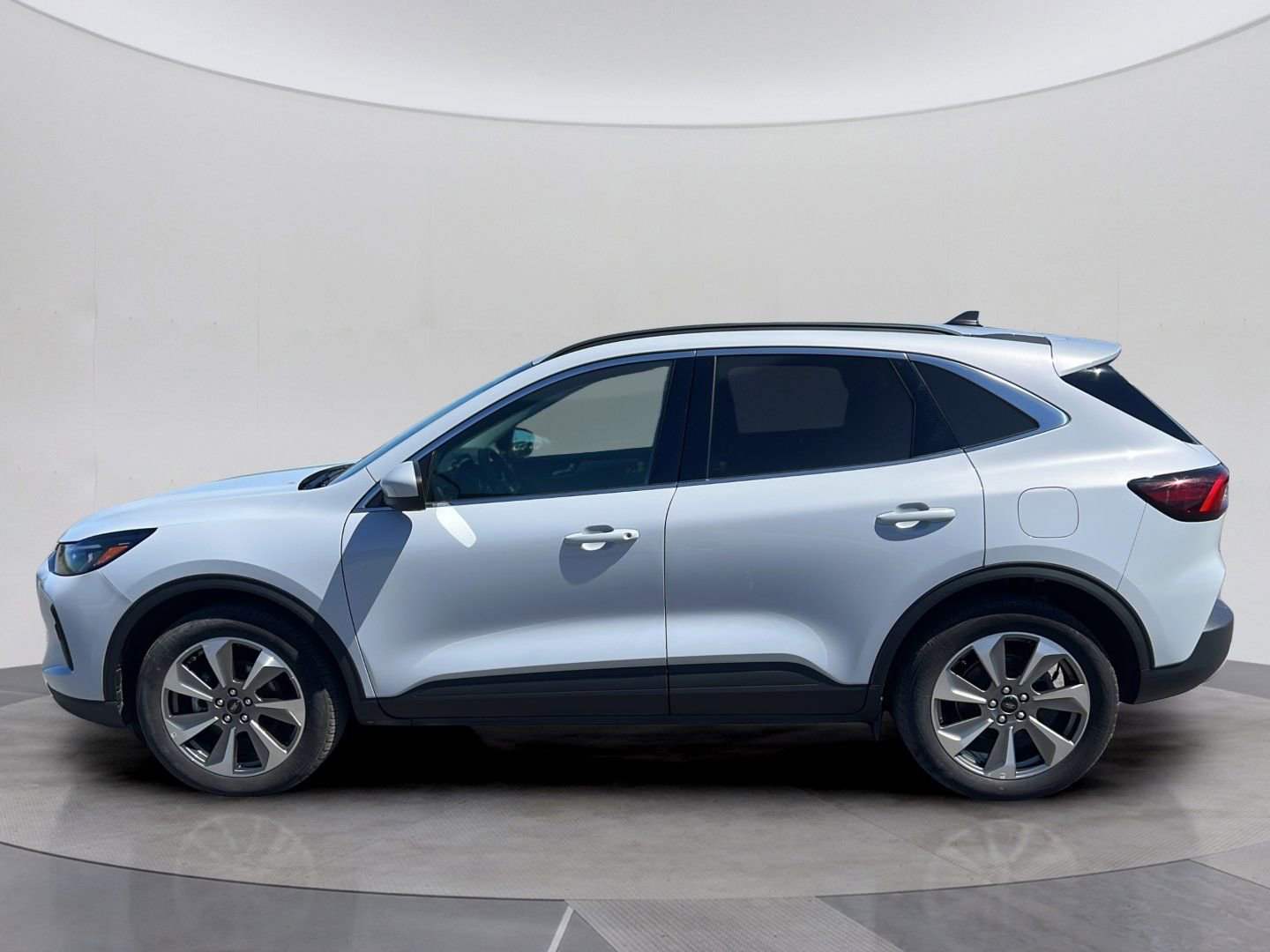 Certified 2025 Ford Escape Platinum AWD/4WD image 2