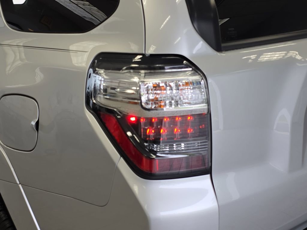 Used 2020 Toyota 4Runner TRD Off-Road Premium w/ Moonroof Package AWD/4WD image 30