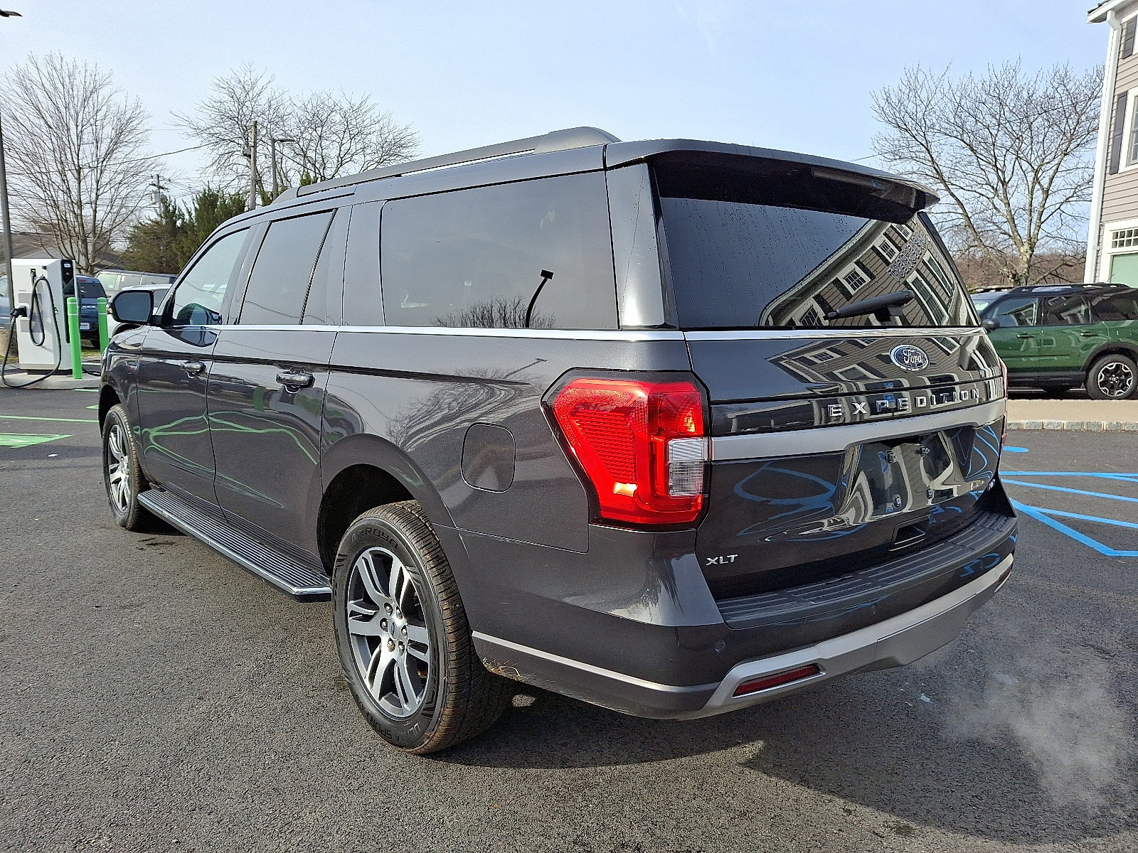 Certified 2023 Ford Expedition Max XLT image 3