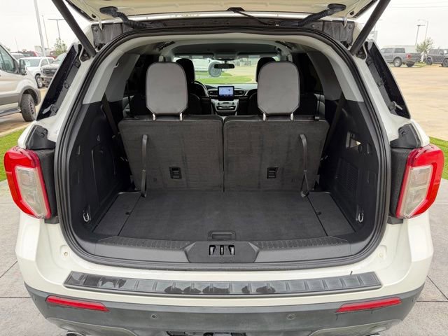 Certified 2023 Ford Explorer XLT w/ Equipment Group 202A RWD image 8