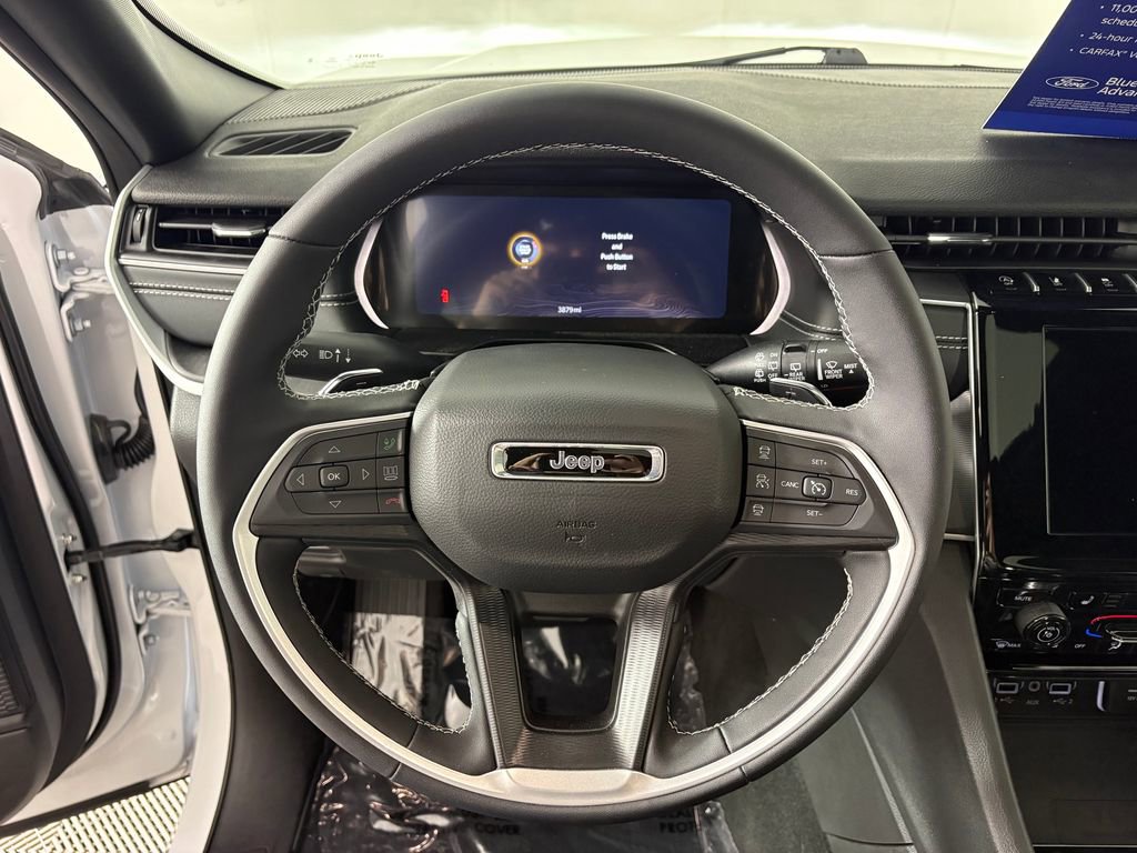 Used 2025 Jeep Grand Cherokee Altitude AWD/4WD image 16