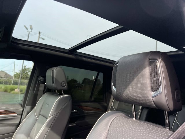 Used 2023 Cadillac Escalade Premium Luxury w/ Performance Package AWD/4WD image 22