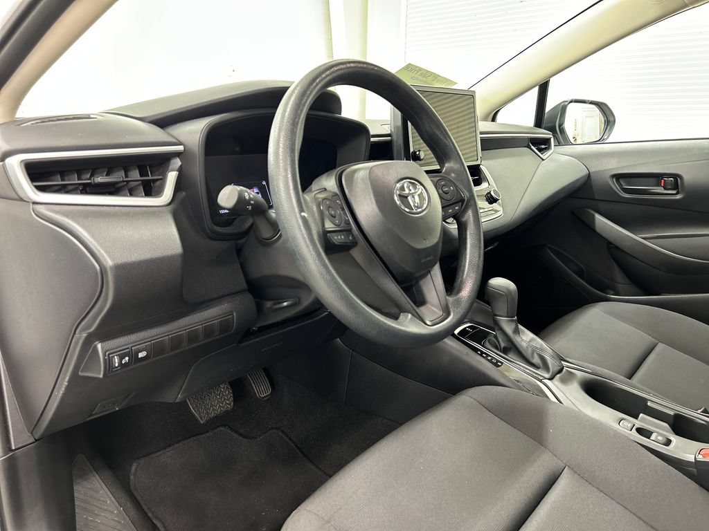 Used 2026 Toyota Corolla LE FWD image 6