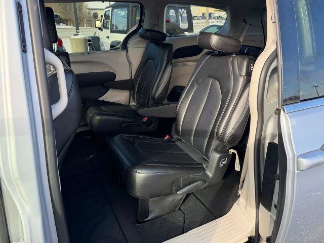 Used 2024 Chrysler Pacifica Touring-L FWD image 12