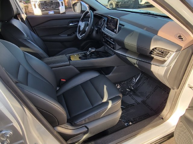 Used 2023 Nissan Rogue SV w/ SV Premium B Package FWD image 18