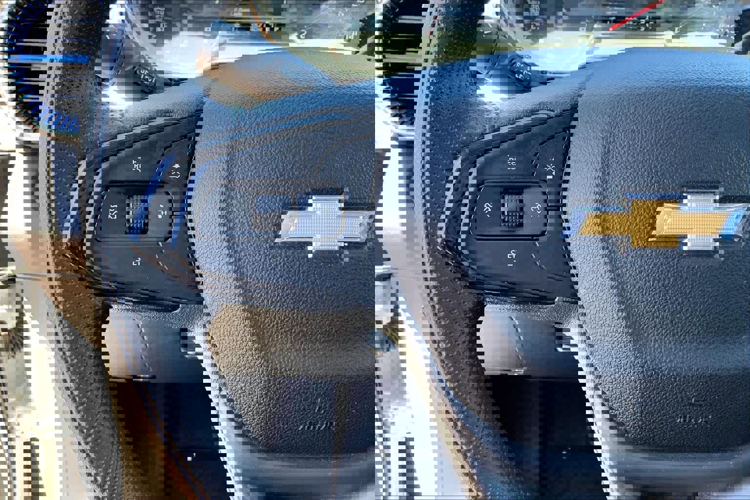 Used 2025 Chevrolet Trax LS image 24