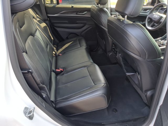 Used 2023 Jeep Grand Cherokee Limited w/ Luxury Tech Group II AWD/4WD image 35