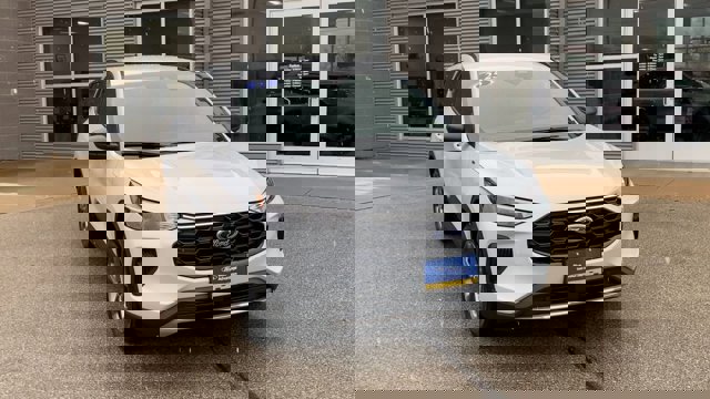 Certified 2025 Ford Escape ST-Line w/ Cold Weather Package image 4