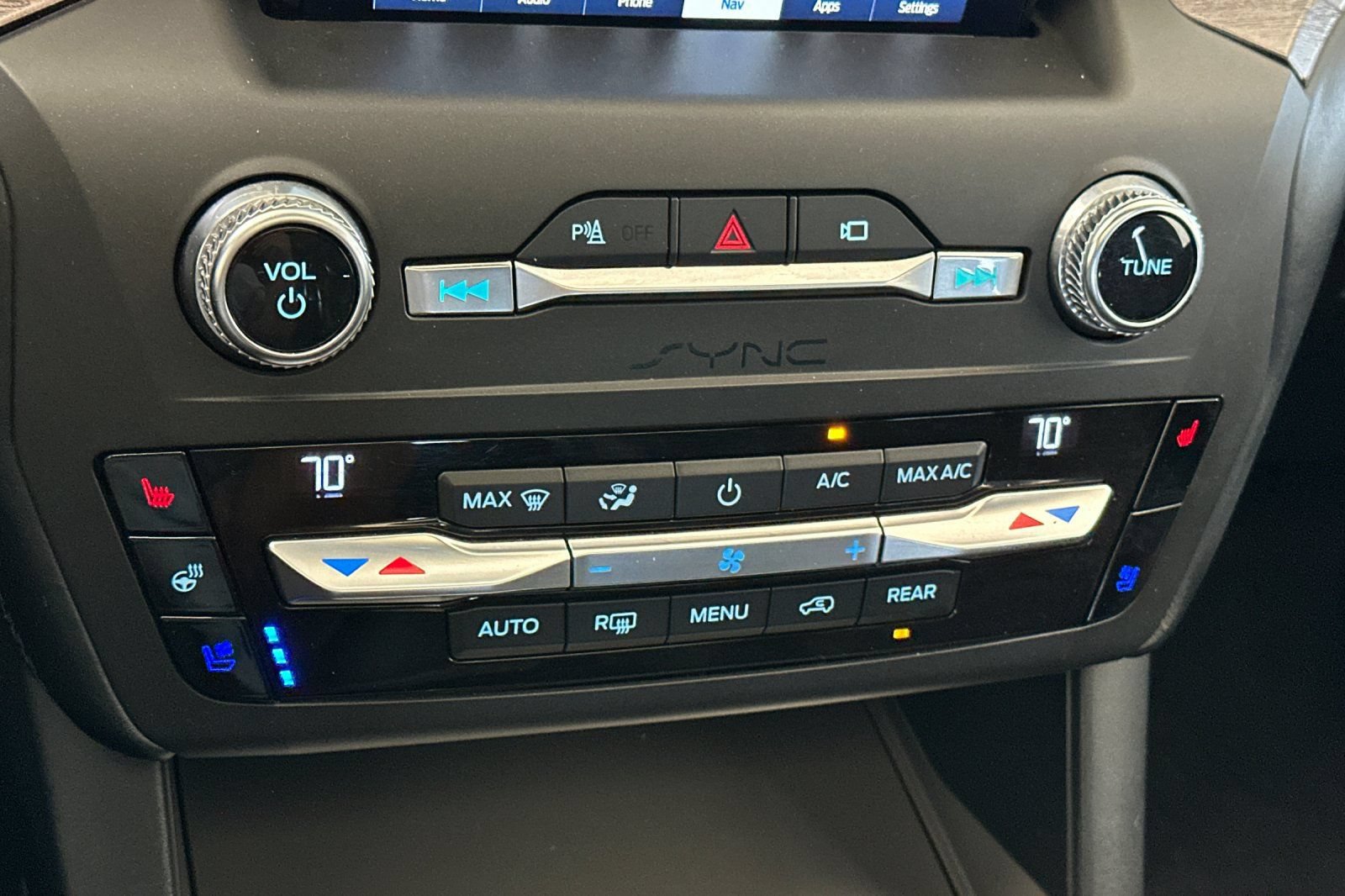 Certified 2020 Ford Explorer Platinum w/ Premium Technology Package AWD/4WD image 23