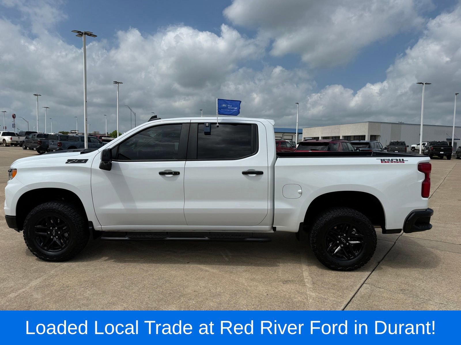 Used 2024 Chevrolet Silverado 1500 LT Trail Boss w/ LT Trail Boss Premium Package AWD/4WD image 2