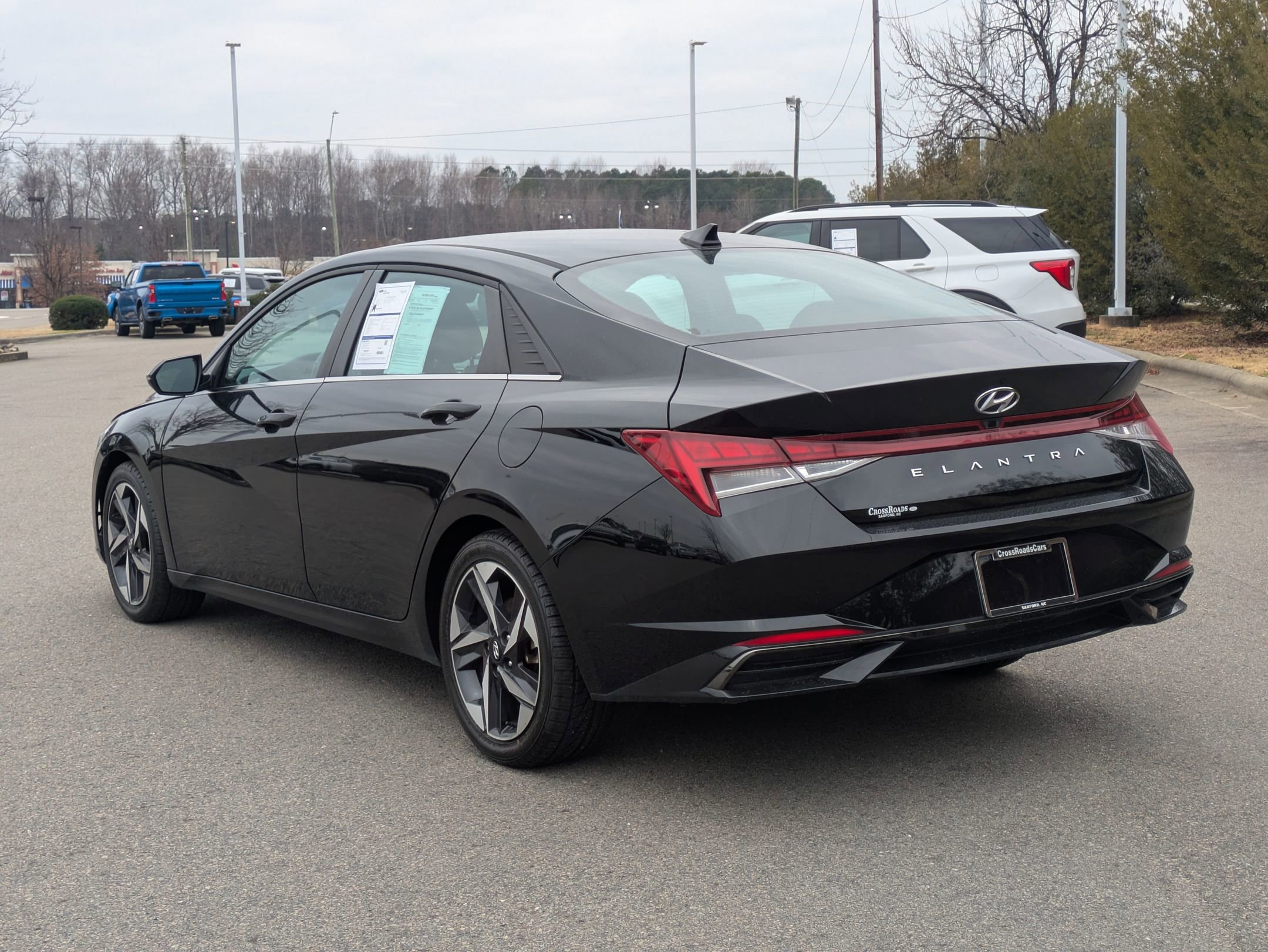 Used 2021 Hyundai Elantra SEL w/ Convenience + Premium Package image 3
