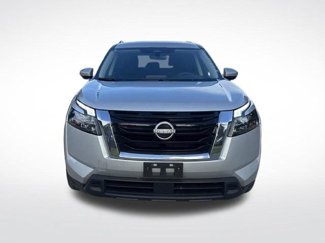 Used 2025 Nissan Pathfinder SV FWD image 3