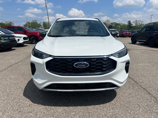 Certified 2024 Ford Escape ST-Line w/ Tech Pack #1 AWD/4WD image 2