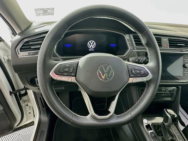 Used 2023 Volkswagen Tiguan SE w/ Panoramic Sunroof Package FWD image 17