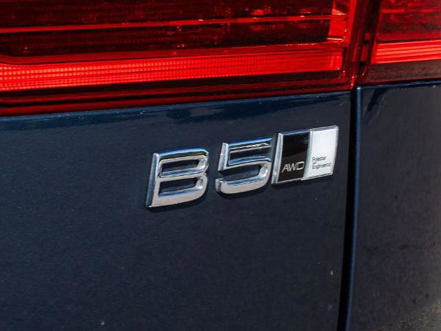 Used 2023 Volvo XC60 B5 Ultimate w/ Climate Package image 11