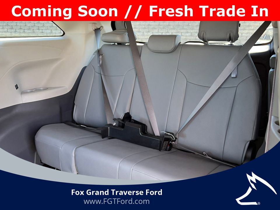 Used 2023 Toyota Sienna XLE FWD image 6