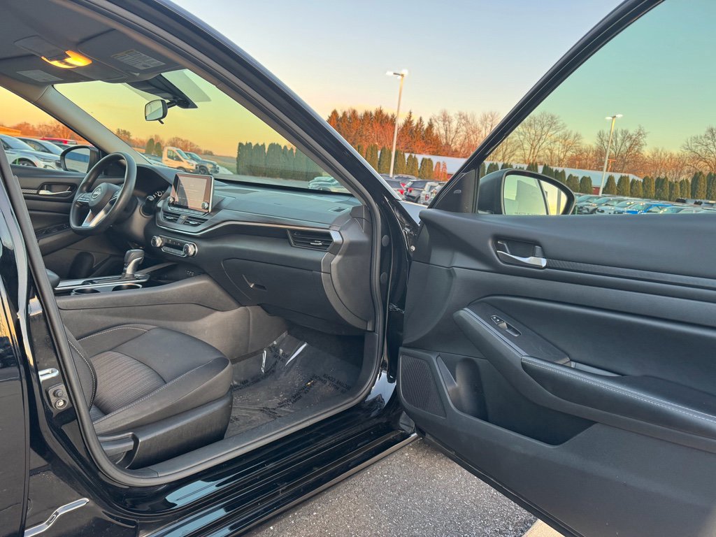 Used 2024 Nissan Altima 2.5 SV image 11