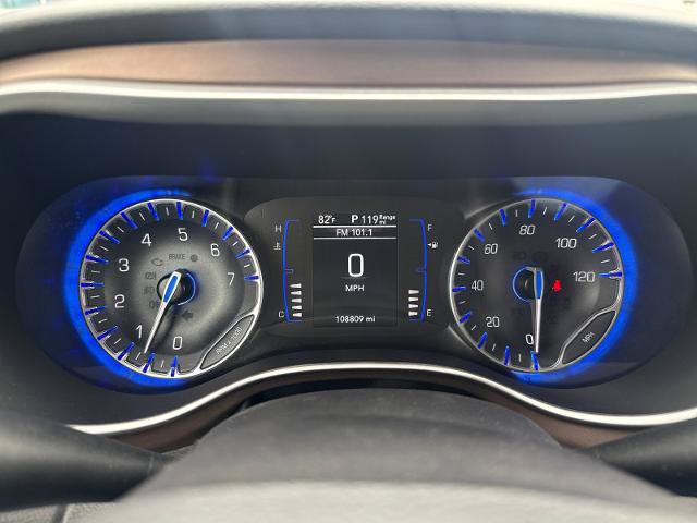 Used 2020 Chrysler Voyager Lxi FWD image 24