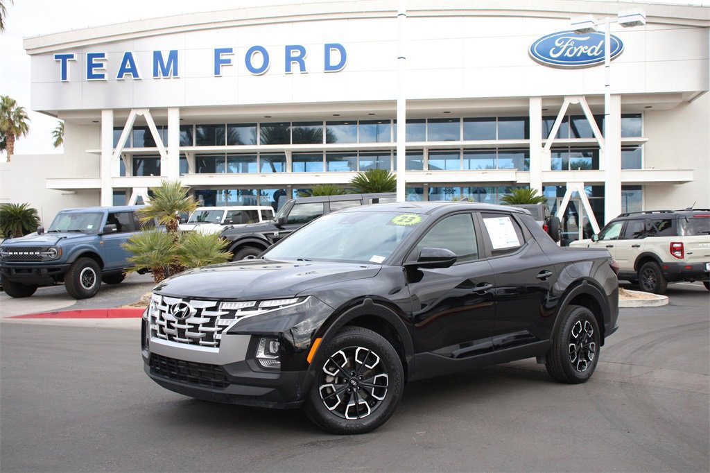 Used 2023 Hyundai Santa Cruz SE w/ Cargo Package image 2