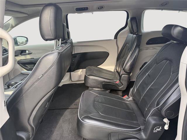 Used 2018 Chrysler Pacifica Limited FWD image 25