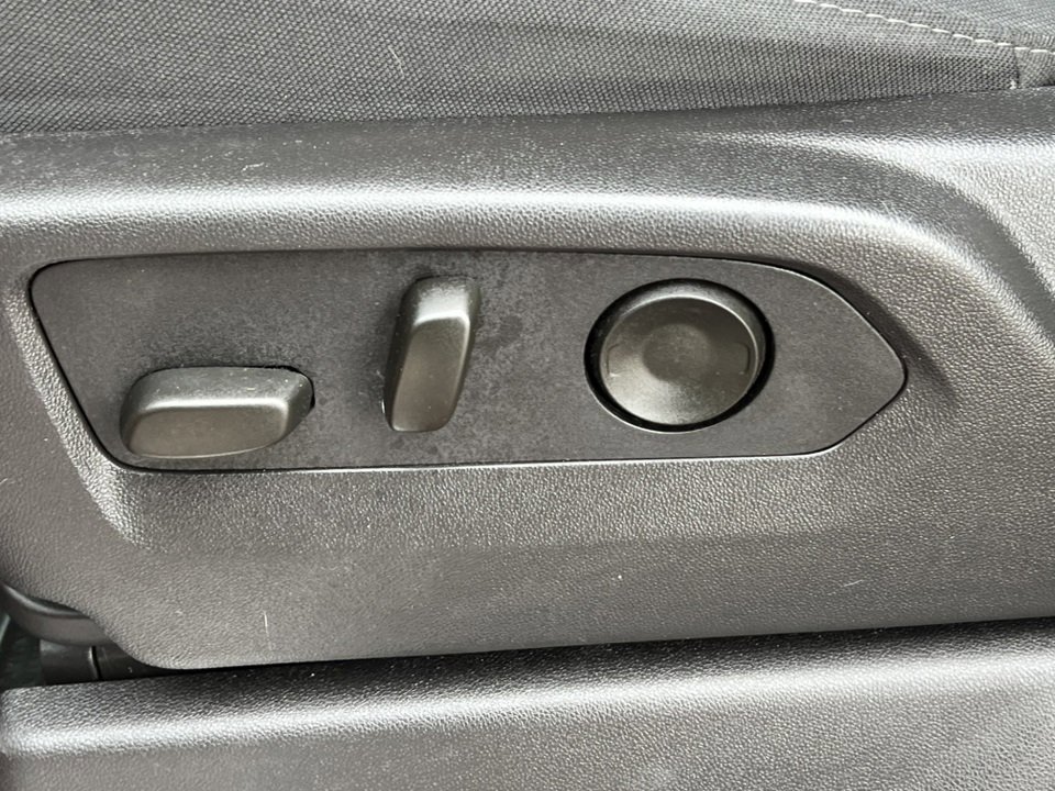 Used 2024 Chevrolet Silverado 1500 LT image 16