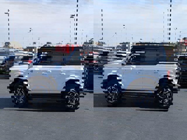 Certified 2025 Ford Bronco Outer Banks image 2
