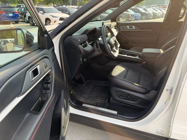 Certified 2025 Ford Explorer ST-Line w/ Premium Package AWD/4WD image 14