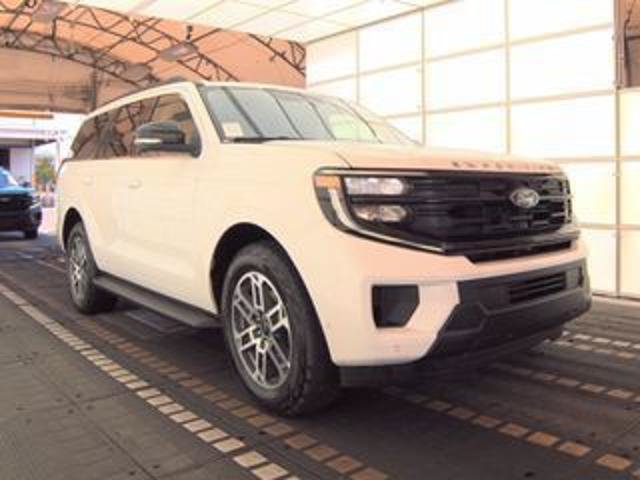 Certified 2025 Ford Expedition Active AWD/4WD image 16
