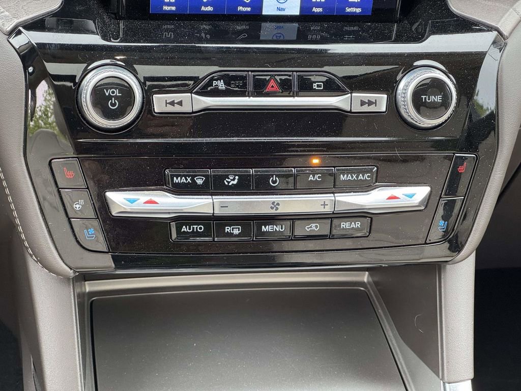 Certified 2023 Ford Explorer Platinum w/ Technology Package AWD/4WD image 5