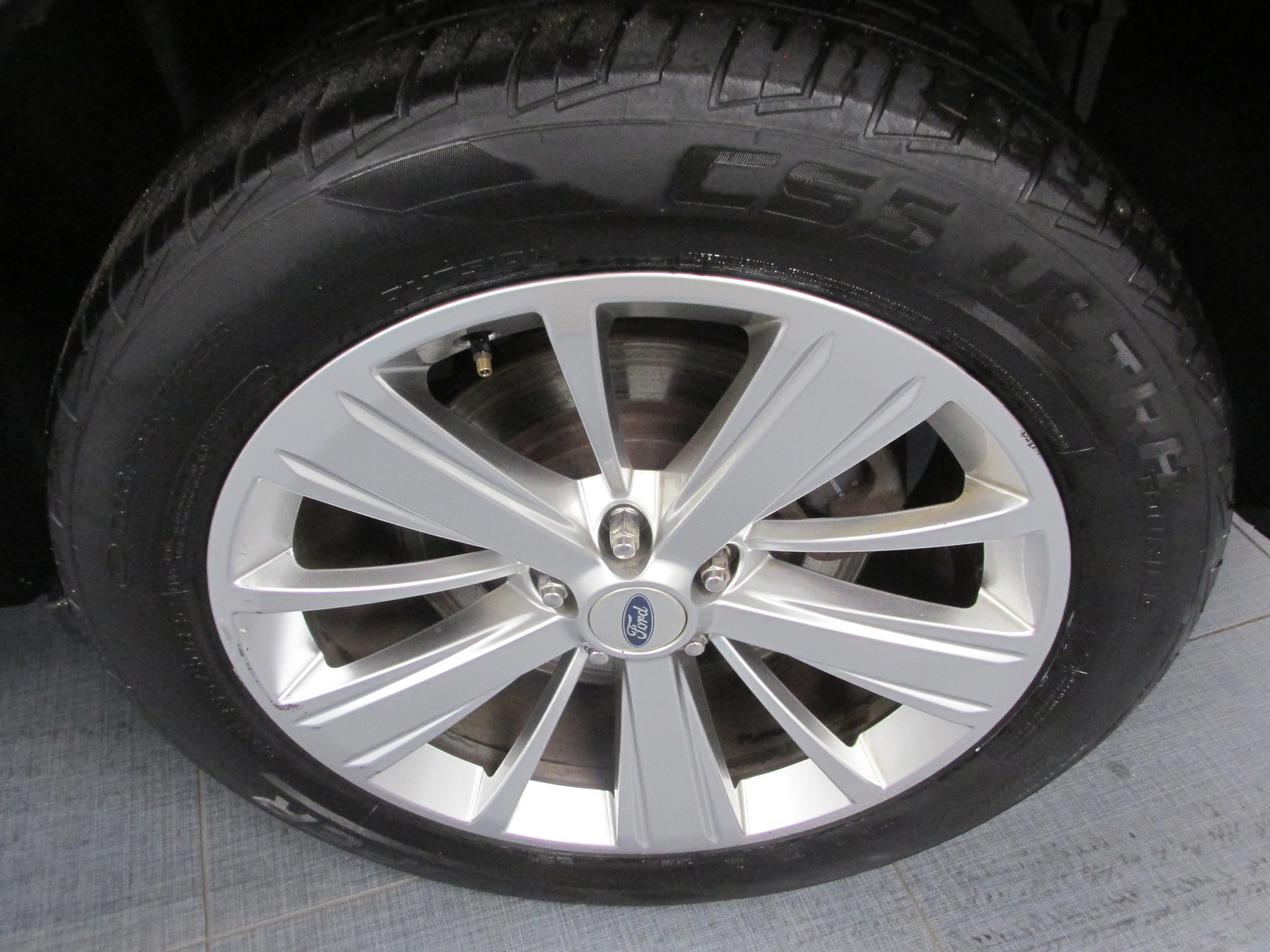 Certified 2019 Ford Explorer Limited w/ Class III Trailer Tow Package image 13