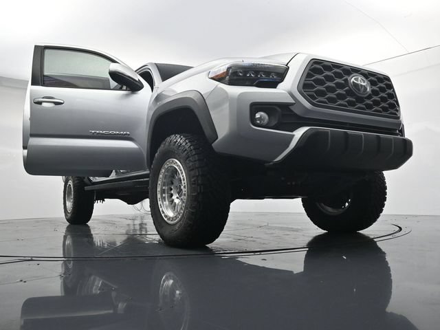 Used 2023 Toyota Tacoma TRD Off-Road AWD/4WD image 30