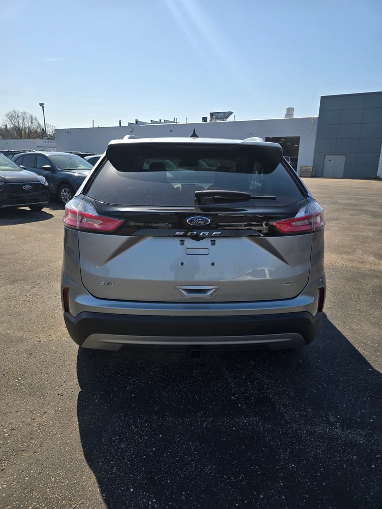 Certified 2024 Ford Edge SEL w/ Convenience Package AWD/4WD image 4
