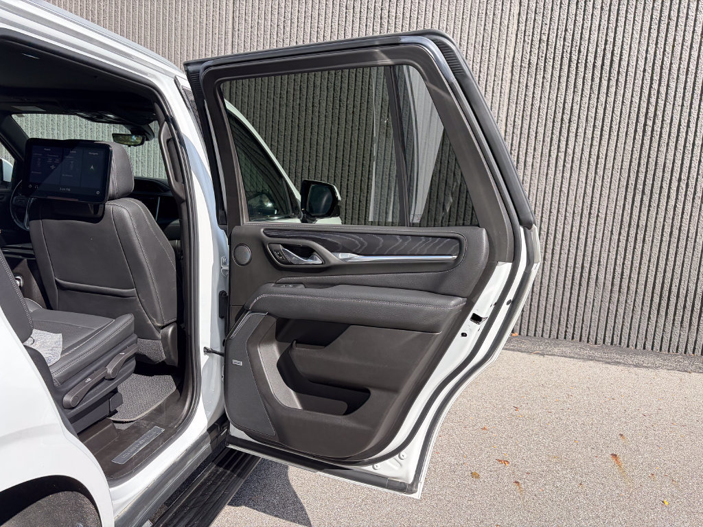 Used 2021 GMC Yukon Denali w/ Denali Premium Package AWD/4WD image 31