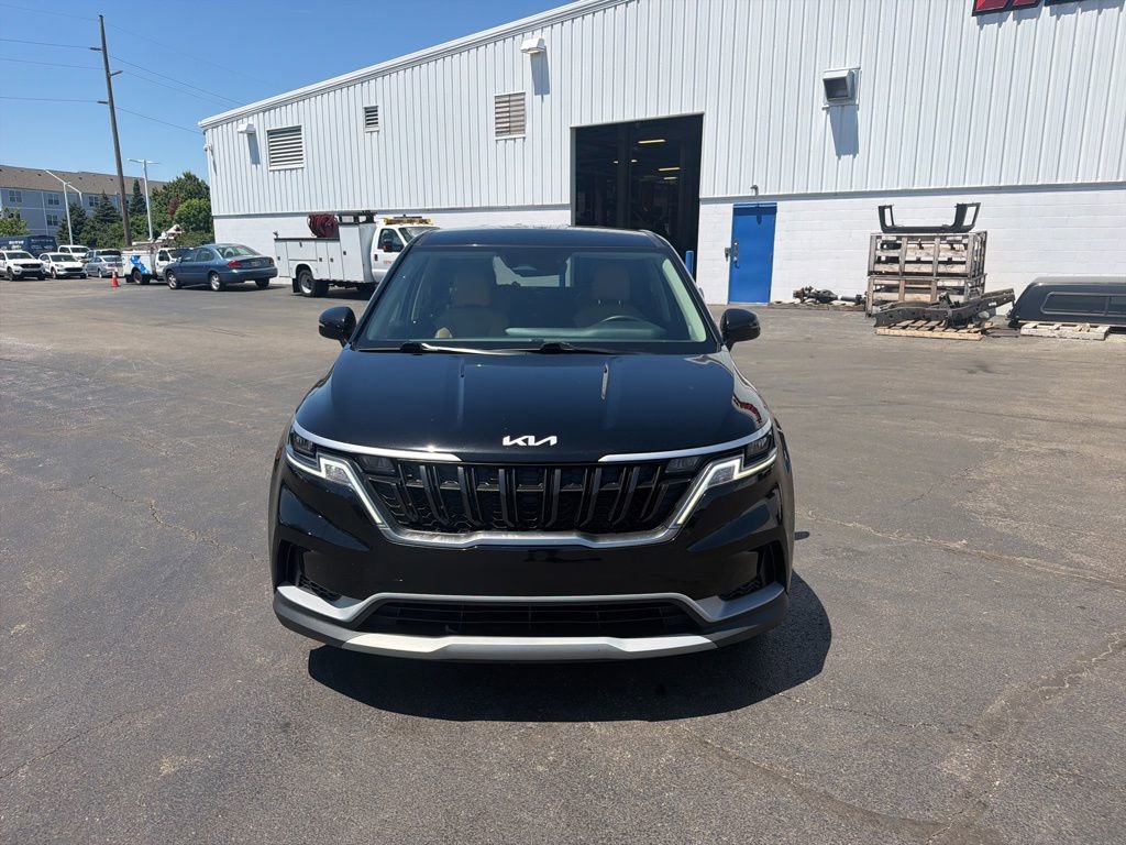 Used 2024 Kia Carnival LX FWD image 3