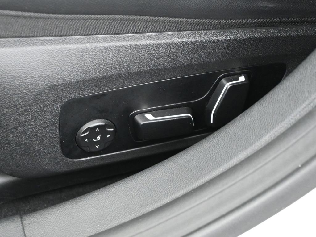 Used 2025 BMW i4 eDrive40 image 39