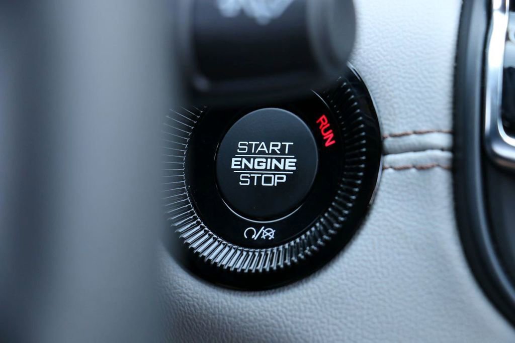 Used 2025 Jeep Compass Limited AWD/4WD image 14