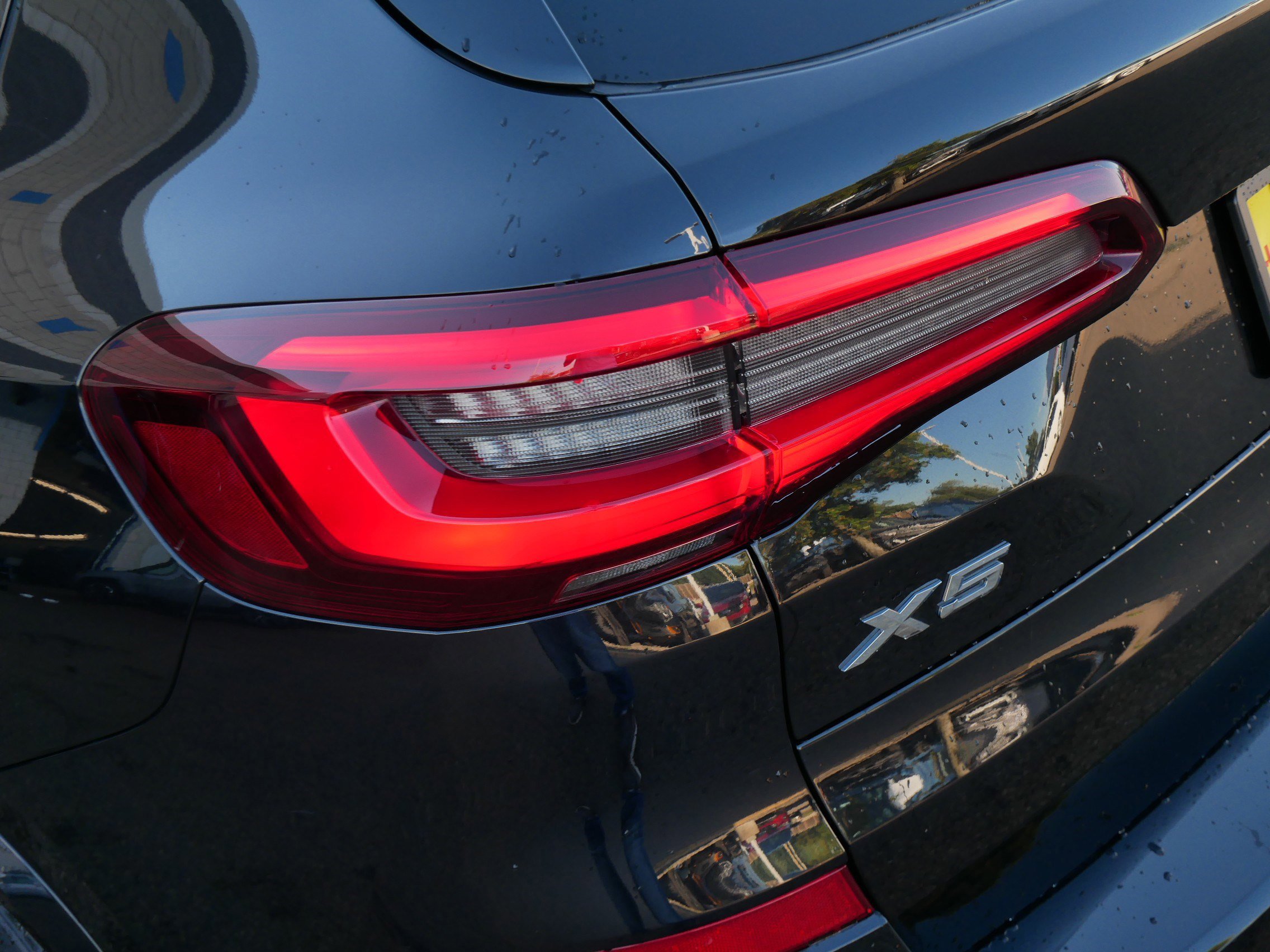 Used 2021 BMW X5 xDrive40i w/ M Sport Package image 17