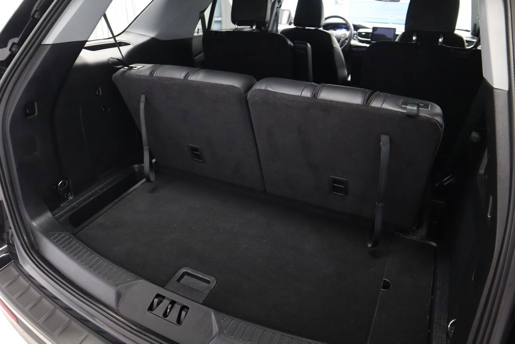 Certified 2022 Ford Explorer XLT w/ Equipment Group 202A image 17
