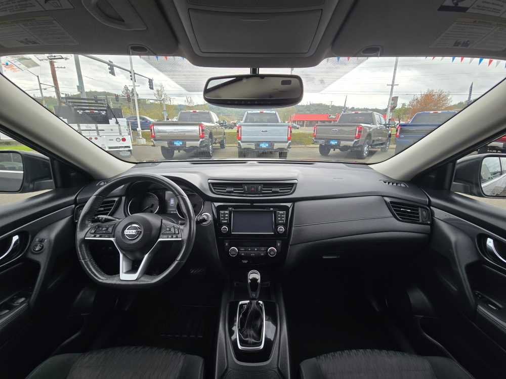 Used 2017 Nissan Rogue SV w/ SV Premium Package image 15