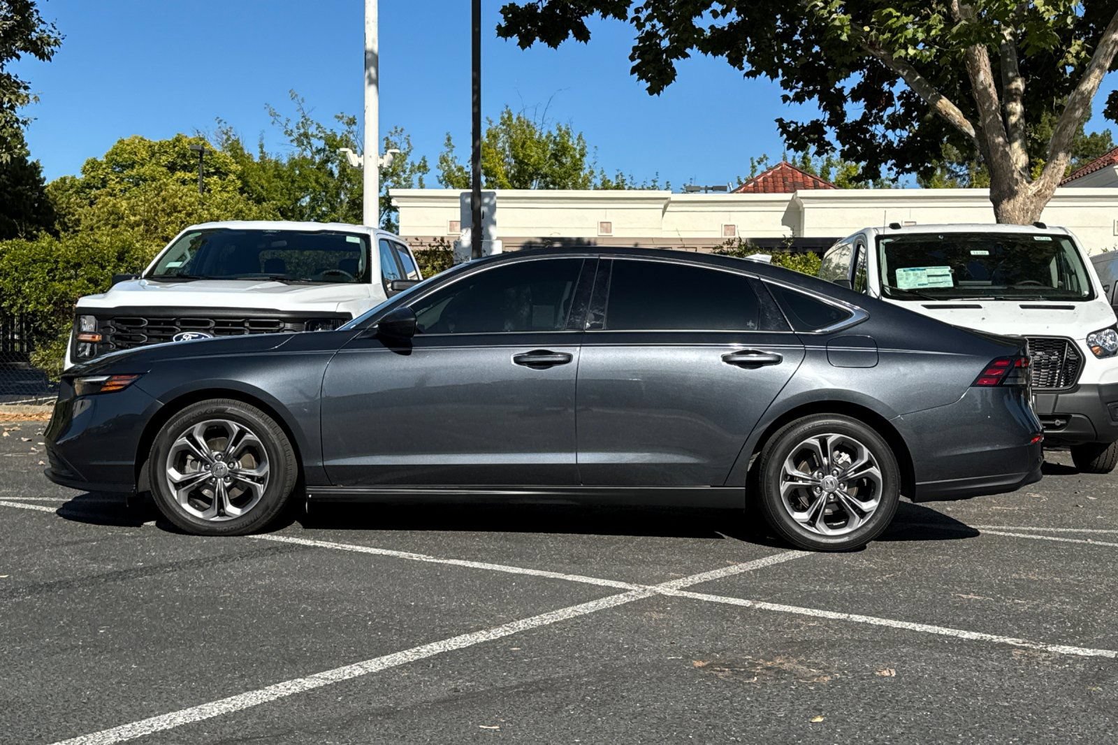 Used 2023 Honda Accord EX image 8