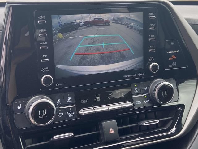 Used 2020 Toyota Highlander XLE FWD image 24