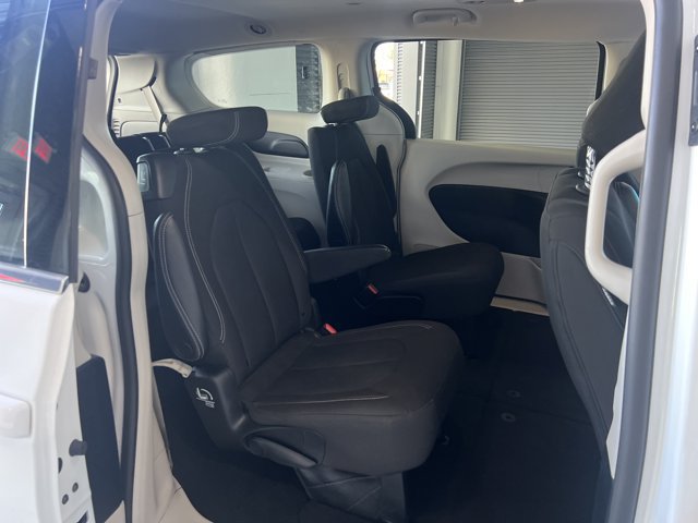Used 2023 Chrysler Voyager LX FWD image 17