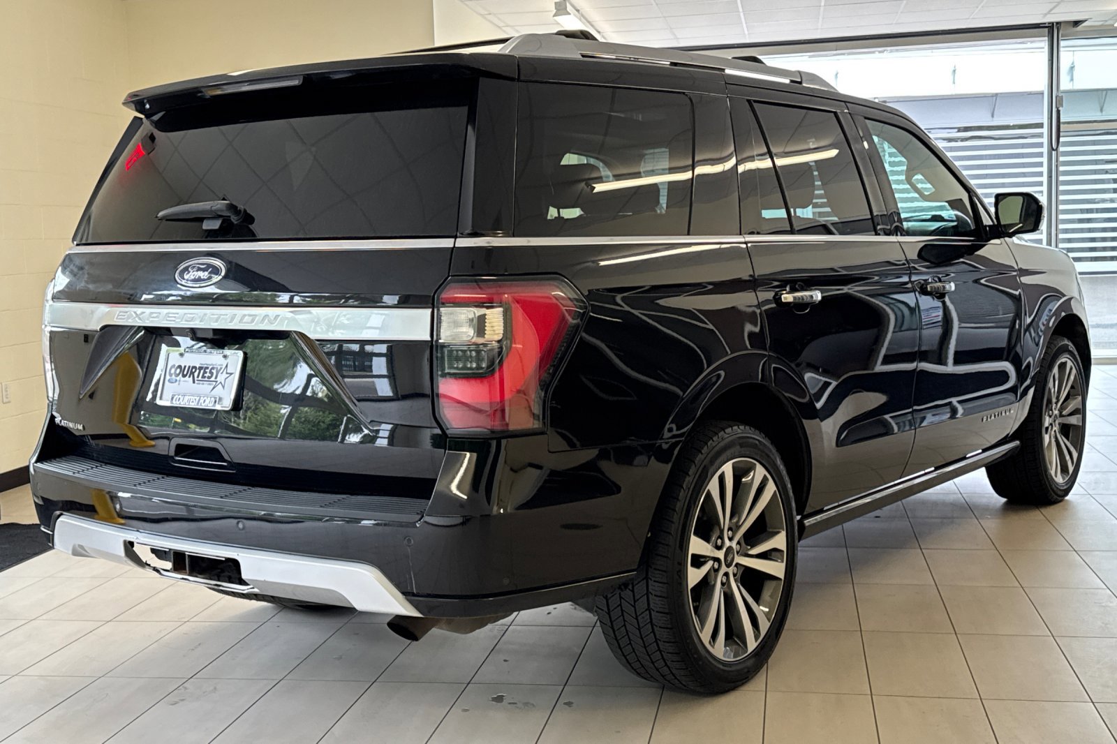 Certified 2020 Ford Expedition Platinum AWD/4WD image 4