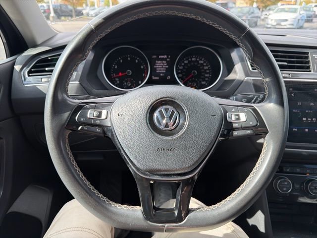 Used 2021 Volkswagen Tiguan SE w/ Panoramic Sunroof Package image 37